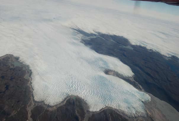 82 Raselo ledynas iš paukščio skrydžio (D. Baltrūno nuotr.) lygio ir tokiame lygyje nutolsta į ledyninio skydo centrinę dalį (Morlighem et al., 2013).
