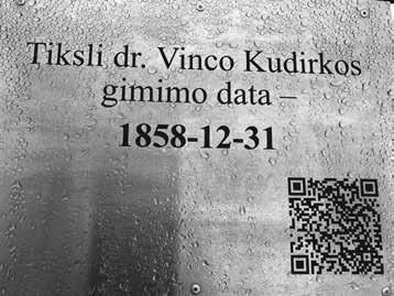 Kudirkai yra ir daugiau. Ant paminklo Tauragėje Tautišką giesmę sudaro tik du posmeliai ir autorystę skelbia užrašas V. Kudirka. Nors 1898 m. laikraštyje Varpas Nr.