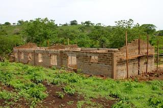 Projekto rezultatai: 2014 metais Siera Leonės Kortor kaime buvo pastatyta pradinė mokykla su trimis klasių
