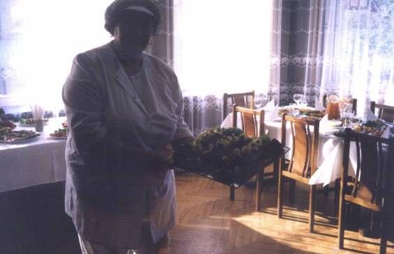 Žana Frolova 2008 m. ruošia jubiliejines vaišes (rankose įdaryta žuvis) Išmoko iš senel s ir nepamiršo visą gyvenimą.