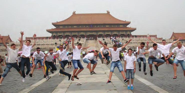 74 LEONAS PELECKIS-KAKTAVIČIUS Netikėtas dagiliukų šokis Pekine (Kinija). 2014 m. visiškai nesudėtingas kūrinys, ypač, jei geri dainininkai jį atlieka.