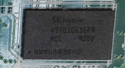 Naudojama H5TQ2G63GFR 2 Gbit DDR3 išorinė SDRAM atmintis. Tai Pietų Korėjos įmonės SK Hynix gaminama atmintis, veikianti 1.