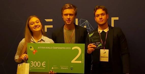 Jie garsina mokyklą Sausio 31-ą dieną Vilniuje vykusiame JA TITAN verslo čempionate 2019 mūsų gimnazijos komanda Aurum Three užėmė antrąją vietą.