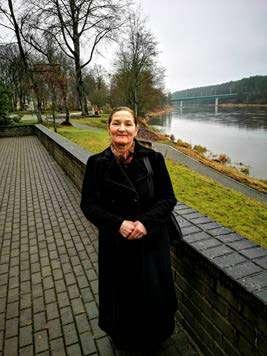 Irena PETRAUSKAITĖ: Gimiau 1959 m. Vieštartų kaime., Lazdijų rajone.