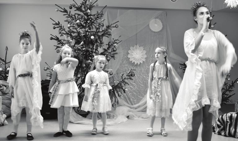 9 Tarpušvenčiu dvasingas ir jaukus susibūrimas Pašaminėje Irena POŽĖLIENĖ Kūčios ir Kalėdos šeimos šventės, kai susitinka giminės, sugrįžta užsienyje dirbantys lietuviai, suaugę vaikai ilgėliau