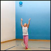 Sudėtingumas: vidutinis įtampos lygis, judėjimas kamuoliuko link turi būti koordinuotas, rankos turi judėti taip, kad būtų galima pagauti kamuoliuką.