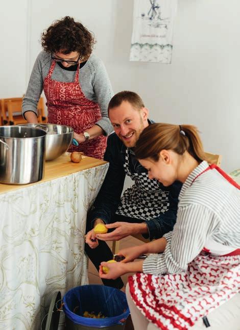 užsisakyti pamoką mažytėje jaukioje šeimyninėje kulinarijos studijoje (www.facebook.com/ Chałka-czy-żulik).