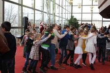 Gruodžio 18 d. pilnas autobusas mokyklosdarželio vaikų kartu su savo mamomis ar tėčiais vyko į Vilnių. Lietuvos nacionaliniame operos ir baleto teatre stebėjome baletą,,spragtukas.
