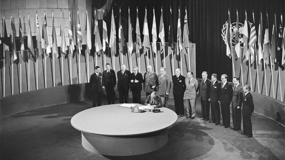 Foto: Signering av FN-pakten (fn.no). Einant laikui JTO sudėtis plėtėsi ir 2020m. ją sudaro 193 valstybės narės. JTO yra įsikūrusi Niujorke, JAV.
