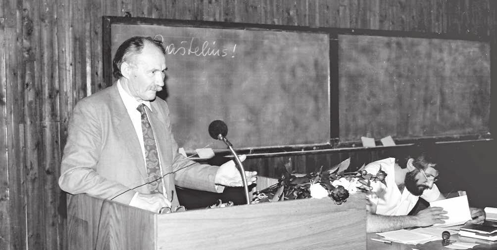 Mindaugas Stakvilevičius (kairėje), Arūnas Gumuliauskas Šiaulių pedagoginio instituto 225 auditorijoje 1989 m. balandžio mėn. RINKIMŲ Į SSRS LIAUDIES DEPUTATŲ SUVAŽIAVIMĄ REZULTATAI (1989 M.