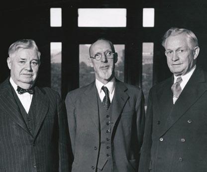 Džordžo Alberto Smito gyvenimas ir tarnystė Prezidentas Smitas ir jo patarėjai: Dž. Rubenas Klarkas jaunesnysis (kairėje) ir Deividas O.