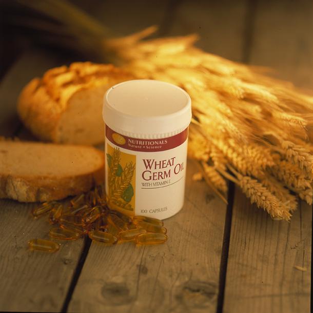 WHEAT GERM OIL WITH VITAMIN E Wheat Germ Oil with Vitamin E Vitaminas E vitaminas, sukeliantis daug ginčų Nuo 1921 m.
