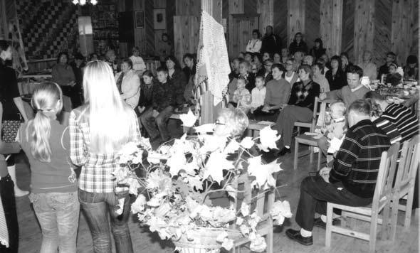 Po to pasirodė šokių studijos DanceDuo šokėjai. Po koncerto visus pasveikino darželio direktorė R.