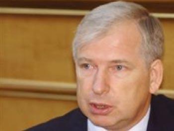 Sergejus Čemezovas ( nepriklausomas elito narys) Nuo 2004 metų vadovauja Rusijos ginklų eksporto monopolijai