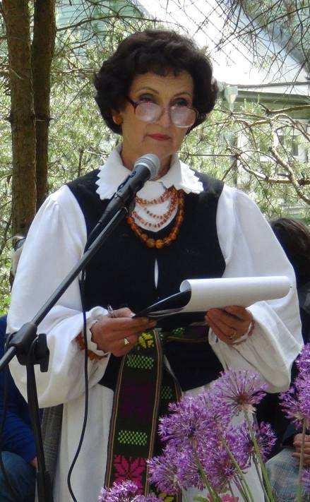Dalia TARAILIENĖ Dalia Tarailienė nuo 2006-ųjų metų aktyvi poezijos pavasarių Pilaitės miške dalyvė, jiems skirtų leidinių bendraautorė ir nepakeičiamą tokių švenčių vedėja.