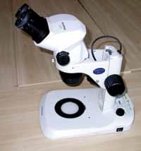 Okuliaras Didinimo reguliavimo rankenėlė Mikroskopo korpusas Laboratoriniams darbams naudojami laikini ir pastovūs (ilgalaikiai) mikroskopiniai preparatai.