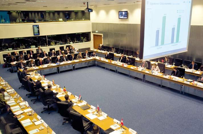 EIB grupė 58 Veiklos ir socialinės atsakomybės ataskaita EIB valdymo organai Valdytojų tarybą sudaro visų 27 valstybių narių paskirti ministrai, dažniausiai Finansų ministrai.