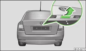 Atidarymas arba uždarymas pav. 16 Bagažinės dangčio rankenėlė Kol bagažinės dangtis bus automatiškai užrakintas, gresia nepageidaujamas įsibrovimas į automobilį.
