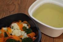 Išėmus daržoves lieka skanus ir maistingas daržovių sultinys, kurį galite išgerti arba panaudoti sriuboms ir padažams.