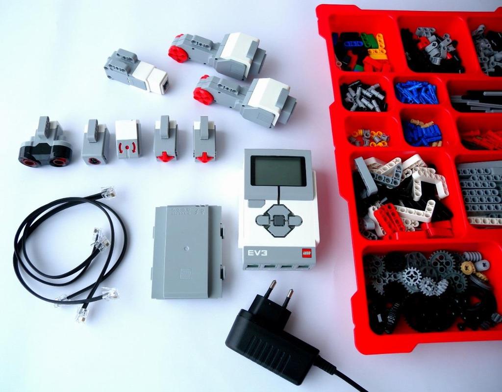 LEGO MINDSTORMS EV3 roboto sandara Pats laikas išsamiau susipažinti su visa technine įranga, kuria naudositės projekto metu.