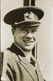 garlaivio FRIESLAND II šturmanas. 1933 1935 m. Italijoje baigė hidrografijos kursus. 1934 m. inicijavo jūrų šaulių būrio įsteigimą Klaipėdoje, iki 1935 m. buvo jo vadas. 1935 m. kaip jachtos ARGUS vadas dalyvavo Farezundo regatoje.