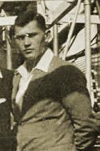 Aleksandras Marijonas Rasiulis (1904 07 07 1992?) (07.07.1904-1992?) Laivų kapitonas, buriuotojas. Gimė Seinų apskr., Leipalingyje. 1923 1925 m.