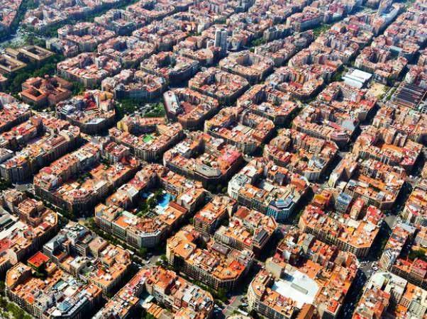 Barselona, siekdama kovoti su didėjančia oro tarša, kuria