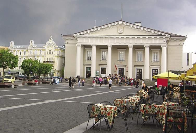 dramos teatras, Chodkevičių rūmai (1), Teatro ir muzikos muziejus ir jo kiemas.