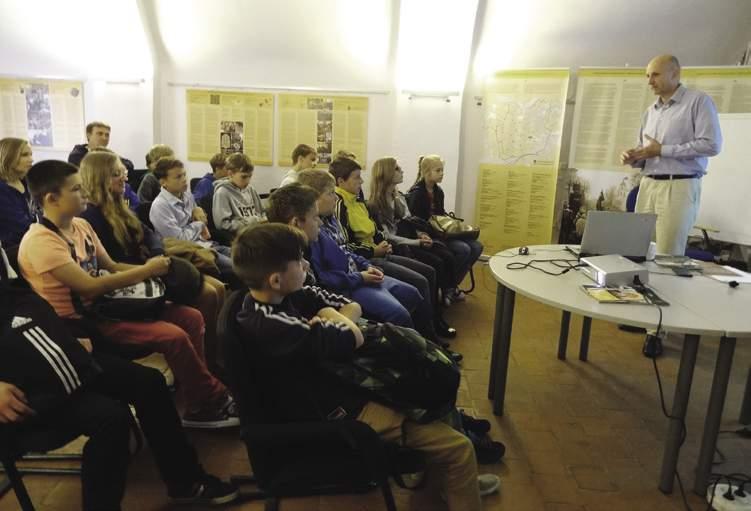Jaunuomenės švietimas Vienas iš prioritetinių Vilniaus senamiesčio atnaujinimo agentūros tikslų - propaguoti pasaulio paveldo vietovę, jos išskirtinę