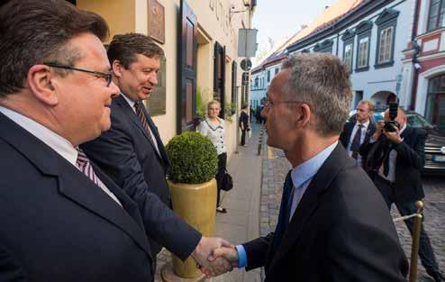 4 Tarptautinis bendradarbiavimas KRAŠTO APSAUGA 2017 06 05 2017 06 25 Lietuvoje lankėsi NATO Generalinis Sekretorius Jens as Stoltenberg as Į Lietuvą atvykusį NATO Generalinį Sekretorių Vilniuje