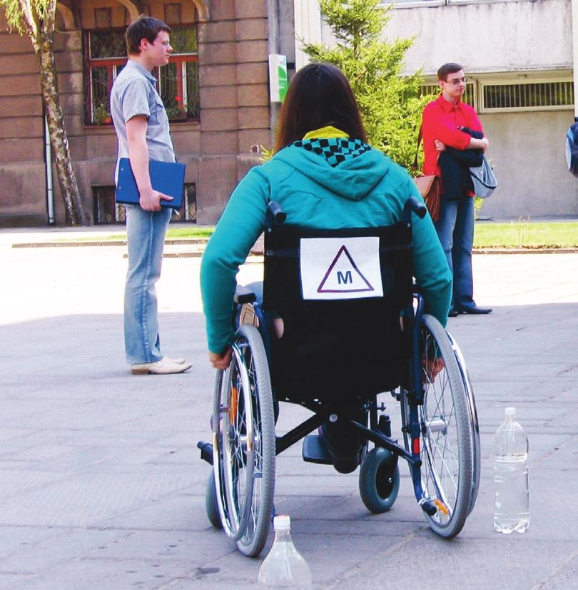 Nuotrauka is asmeninio archyvo Nuo 2006-ųjų metų vis plačiau pradėta inicijuoti studentų su negalia veikla, padedanti integruoti neįgaliuosius ir įgaliuosius studentus į bendrą akademinę veiklą.