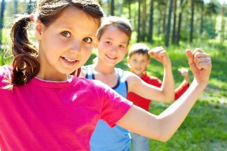 KALCIS ŽMOGAUS GYVENIMO CIKLE Vaikams augimo periodu kalcis būtinas kaulų