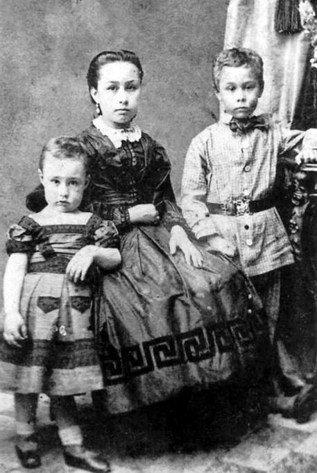 7. Kazimieras, Anita ir Hernanas Domeikos 1875 metais, kuomet sužinojo apie savo brolio Kazimiero mirtį, Ignotas gavo keistą laišką.