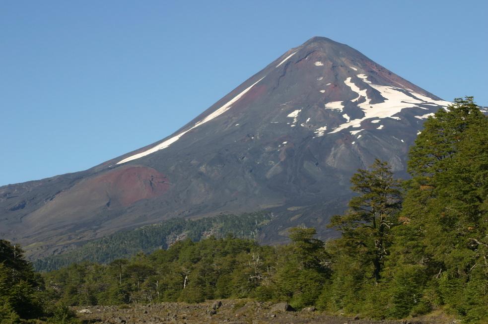 Viena aukščiausių Andų viršūnių Llaimos vulkanas (2005) 1846 m. Domeika jau turi sukaupęs daug geologinių duomenų apie Andų Kordiljerus.