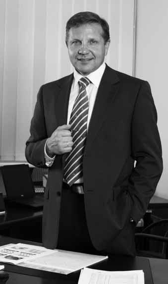 Minėtoje įmonėje pagalbiniu darbininku vasaromis triūsdavau nuo 16-os metų. V. Steponavičiui tapus Panevėžio kelių statybos valdybos viršininko pavaduotoju, vasarą vėl atvykau pas jį dirbti.