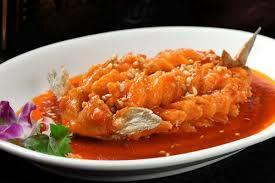 RIBE-ŠKAMPI-LIGNJE FISH-SHRIMPS-SQUIDS 31 POHANI OSLIĆ SA POVRĆEM 50.00 kn Deep-fried silver hake with vegetables 32 POHANI OSLIĆ SA BAMBUSOM I KINESKIM GLJIVAMA 52.