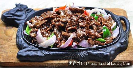 00 kn Beefwith onionand green pepper* 86 JUNETINA S CURRYEM 62.00 kn Beef with curry 87 HRSKAVA JUNETINA SLATKIM I KISELIM UMAKOM 65.