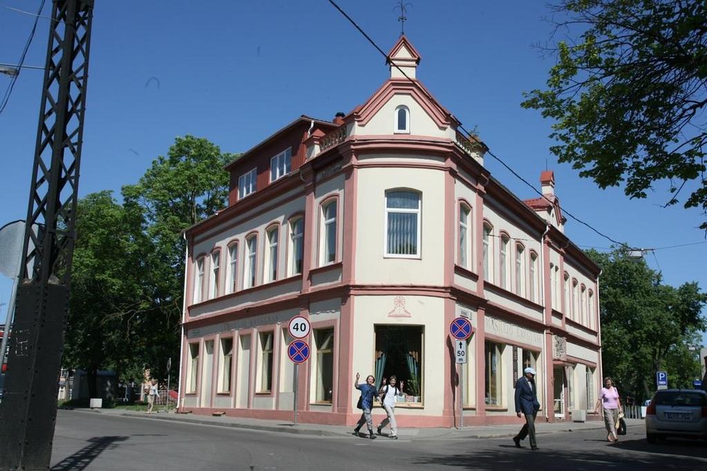 1905 m. netrukus po to, kai lietuviškos spaudos draudimas buvo panaikintas vienas iš knygos kontrabandininkų Juozas Masiulis atidarė savo knygyną Panevėžyje.