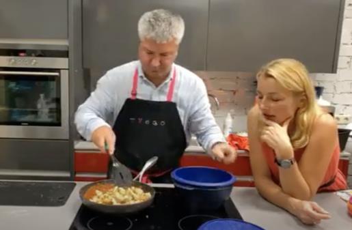 Tupperware mylėtojų susibėgimas rugsėjo 15 d. Gaminame Tupperware Cottage keptuvėje https://youtu.