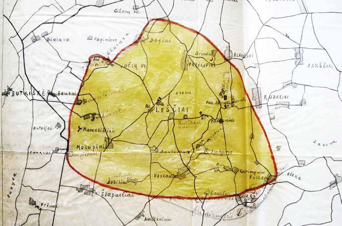 8 Kuriamos Lesčių parapijos žemėlapis. 1923 m. (LVIA) nojo bažnytėlei valaką žemės ir leido naudotis mišku 33. Įdomu, kad bent iki 1806 m. Lesčių bažnyčia vadinta tik vieša koplyčia 34.