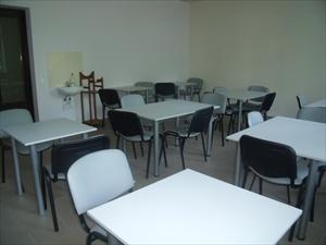 Kurtuvėnų UDC klasės sukomplektuotos baldais Kurtuvėnų UDC mokytojų kabinetas Kurtuvėnų UDC valgykla ir maisto