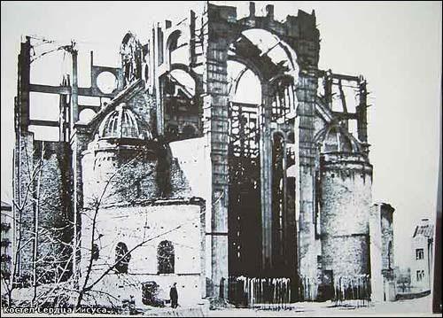 The images of unfinished construction of the Church of the Heart of Jesus and the construction of a new building that began, circa 1962 1964.