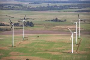 Vėjo energetika 2018 m. Lietuvoje veikiantys vėjo jėgainių parkai pagamino 1,1 TWh (1117 GWh) elektros energijos Per metus vėjo elektrinės sugeneruoja virš 10 proc.