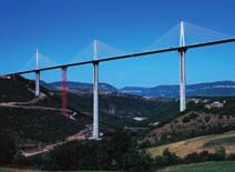 Aukščiausias pasaulio tiltas (245 metrai) yra Mijo viadukas Prancūzijoje, atidarytas 2004 m. gruodį.