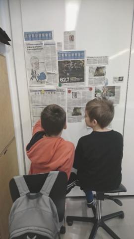Nacionalinės iniciatyvos Nuotrauka: Laikraščių savaitė Suomijos mokykloje. Nuotrauka iš Learning Scoop: https://learningscoop.