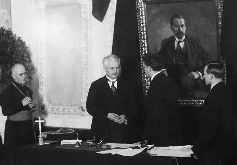 Antanas Merkys (trečias iš dešinės) naujasis Kauno miesto burmistras. 1934 metų sausio 4 diena.