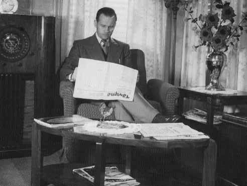 Fotografijose dažniausiai matyti tautiškais kostiumais vilkintys saviveiklininkai ar tam tikrų moterų organizacijų narės, rečiau asmenys privačioje aplinkoje, pavyzdžiui, nuotaka per vestuves ar