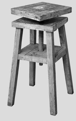 Muziejuje saugomas vaikų rašytojo, pedagogo, kultūros veikėjo Mato Grigonio biustas (gipsas, patinuotas bronza, 1926, PKM 2983), sukurtas pagal privatų užsakymą.