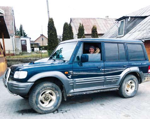 Laura ir Povilas svarstė, jog netinka ukrainiečiams dovanoti tuščią automobilį, kad į jį reikia pririnkti labdaros.
