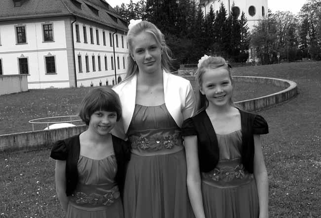 per Europą Vilniuje ir II vieta konkurse Musica pianoforte Birštone. Iškovota sėkmė, darbščios jų mokytojos įkvepia mergaites muzikuoti drauge.
